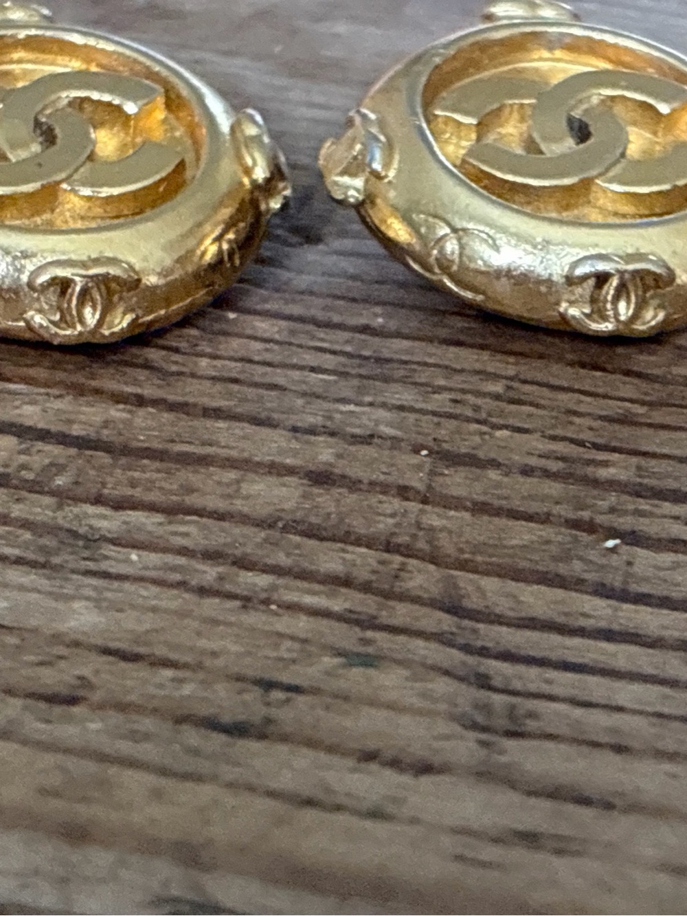 CHANEL Gold Interlocking CC clip on vintage Earrings - Picture 9 of 11